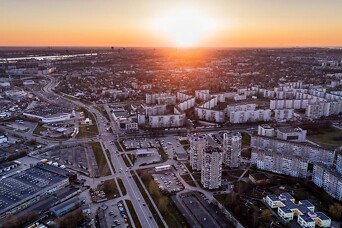 Citādas romantikas ieskautajos Pļavniekos top jauni mājokļu projekti