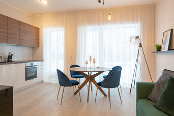 Svinam pavasari kopā ar IRIS SHAMPETERIS APARTMENTS!