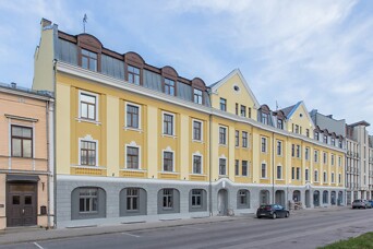 Nekustamo īpašumu izsoles un renovācijas attīstība Rīgā: tirgus dinamika un nākotnes perspektīvas