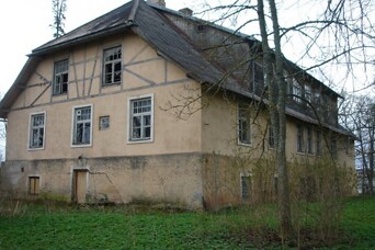 Par 59 000 EUR pārdod 500 gadus senu muižu Smiltenes pusē