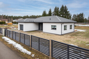 Жизнь в энергоэффективном доме в Пририжье – новые каменные дома "Ligzda" в Бабитском крае готовы для проживания