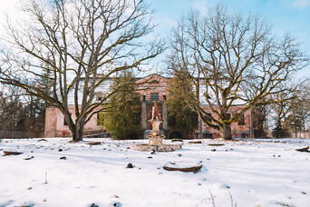 Pils, sanatorija un ārsta rezidence: pārdod investīciju objektus reģionos