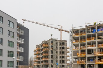 Spāru svētki Trebū HOME kvartālā: trīs jaunas ēkas ir gatavas noslēdzošam būvniecības etapam