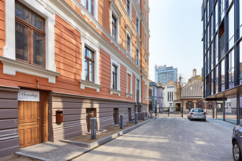 Renovētais nams Lāčplēša ielā 13 - pirmais projekts, kas piedāvā Reaton programmu "Mājokļa saimnieks"