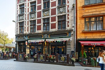 Vecrīga: tūristu un biroju citadele