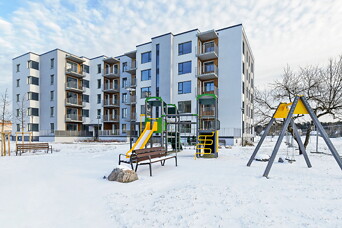 Ekspluatācijā nodotas pirmās divas Daugavas labā krasta Trebū HOME mājas