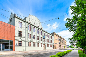 С аукциона продается яркая жемчужина рижского стиля ар-деко — офисное здание на улице Кр. Барона