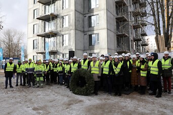 Проект "Pillar Mežciema mājas" отмечает праздник стропил