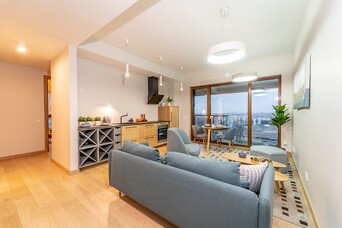 Dzīve pašmāju debesskrāpī! Fantastiska interjera dzīvoklis "Filozofu rezidences" 14. stāvā