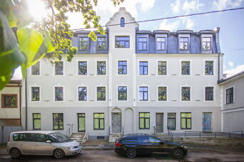 Nāc un iepazīsti renovēto ēku kompleksu zaļajā Čiekurkalnā - projektu Šreienbušas nami!