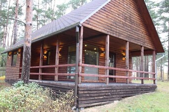 Trīs vasarnīcas, kur vēl šovasar izbaudīt brīvdienas pie dabas