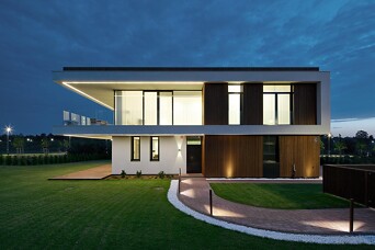 «Villa Corylus» в проекте «Mežaparka Rezidences» для ценителей функционального модернизма