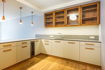 Nenokavē! Īpaši izdevīga cena plašam 3-istabu dzīvoklim CENTRUS kvartālā!