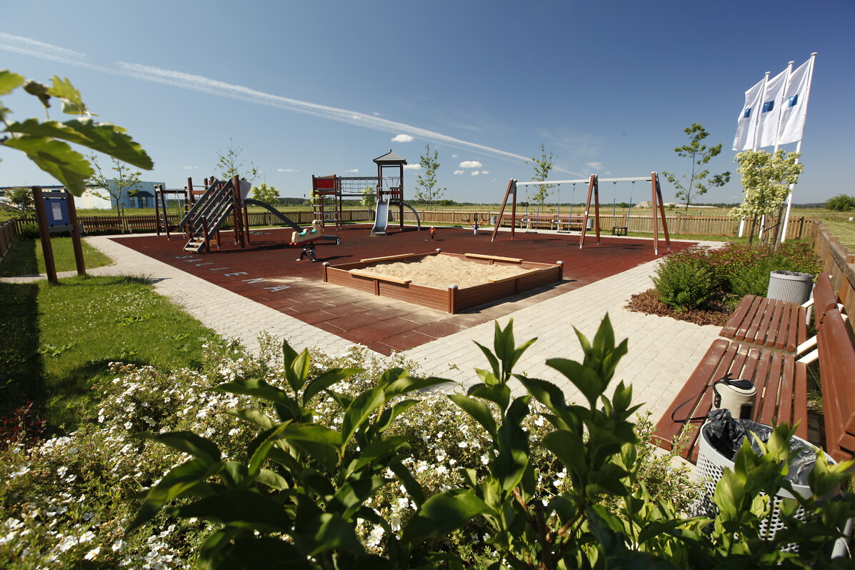 Mazstāvu dzīvokļu ēkas, EKO moduļu mājas un apbūves zeme - pārsteidzošā Saliena Piņķos