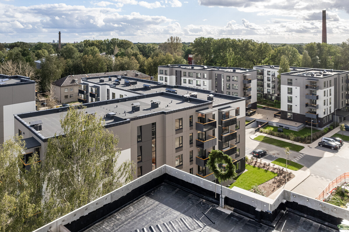 Pieaug pieprasījums pēc mājokļiem Āgenskalnā – "YIT LATVIJA" svin spāru svētkus jaunajai "Mārpagalmi" ēkai