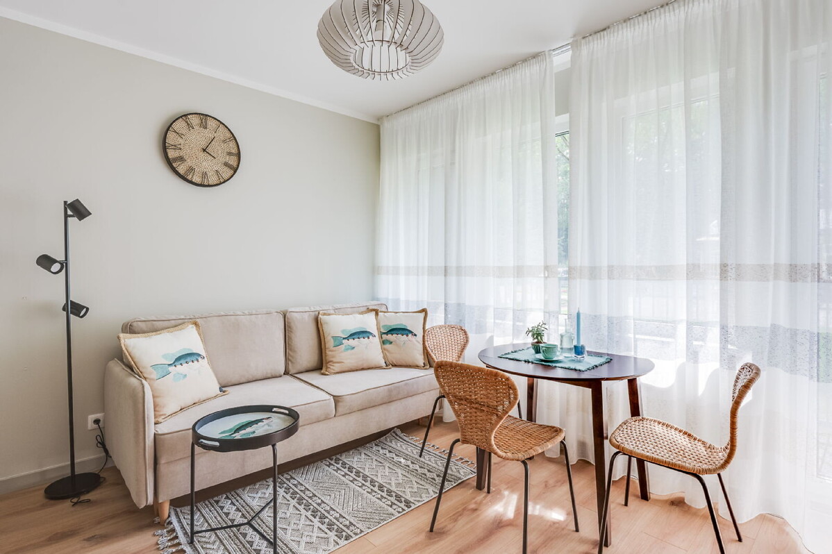 Pārcelies uz saulaino kūrortpilsētu kaut rīt! Pilnībā gatavi un mēbelēti dzīvokļi "Priežu namos" Jūrmalā