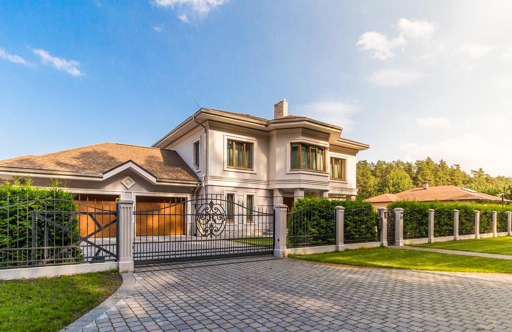 Dzīve dizaineru veidotā mājoklī ainaviskā vietā Babītē